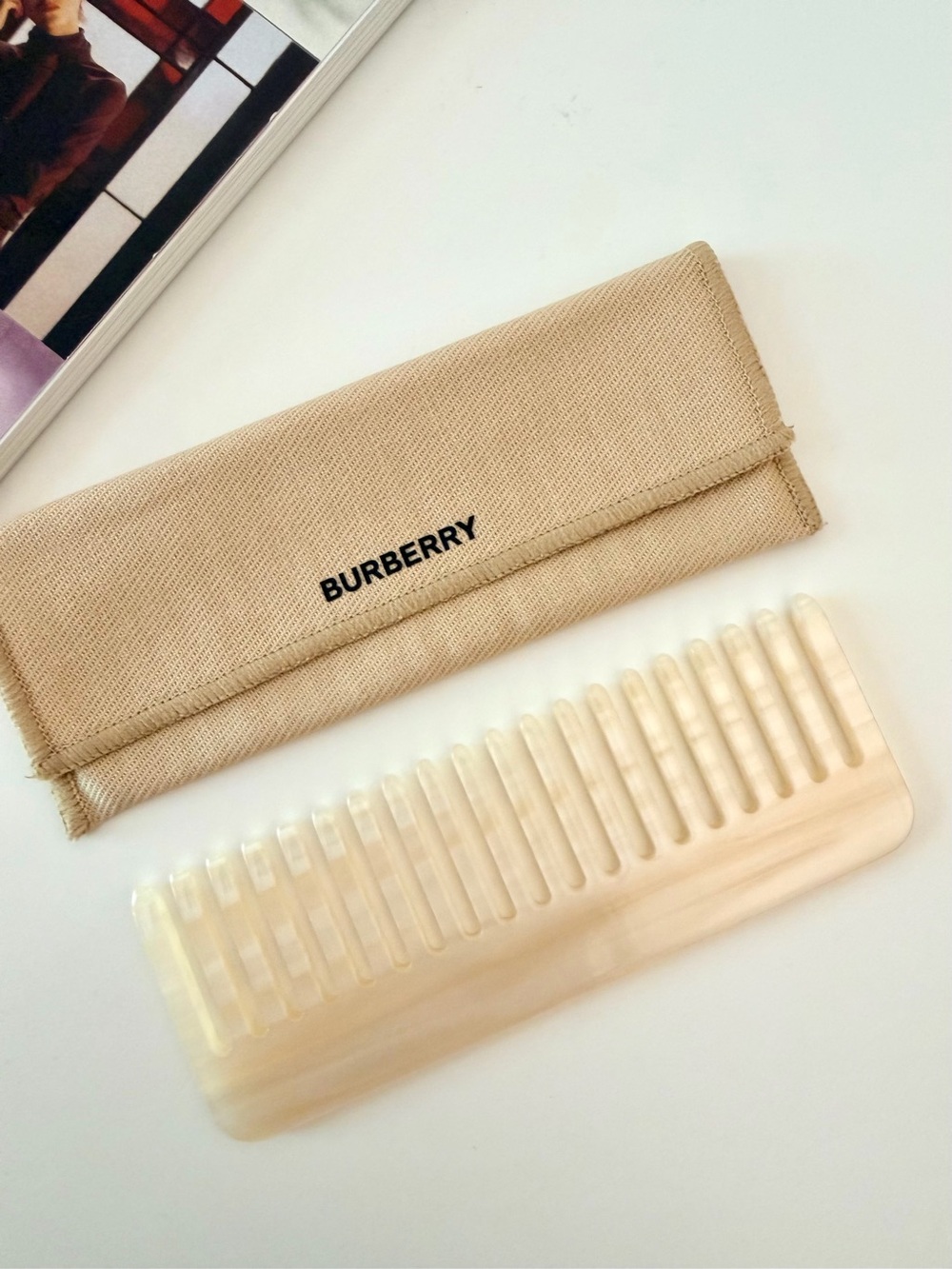 Burberry Beauty Comb with Pouch - Picture 2 of 3